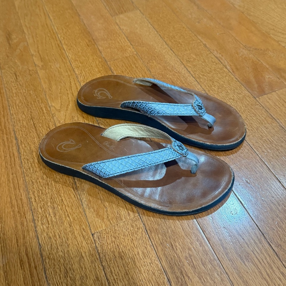 OluKai Pua Leather Sandals Womens 7 Flip Flops Thongs Silver Brown PUA-W Comfort